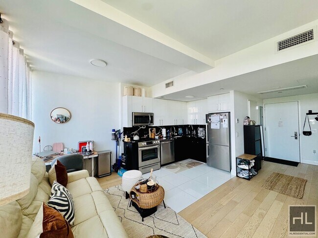 Photo - Gorgeous 1 bedroom with private balcony & laundry hookup Unidad 705