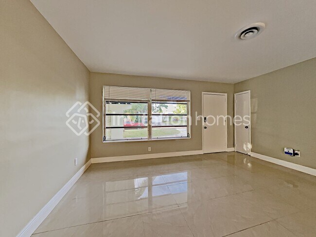 Photo - 5560 SW 7th Ct