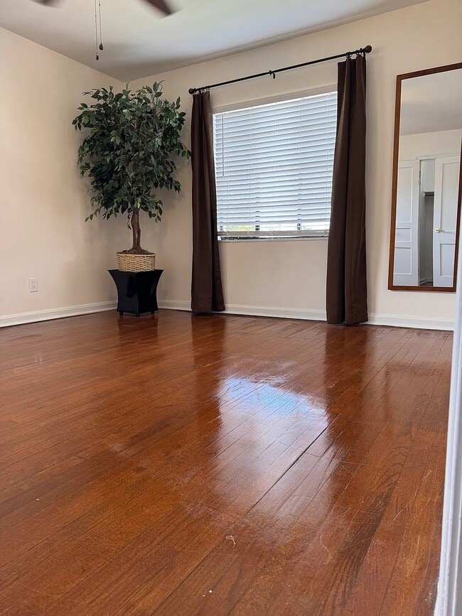 Photo - 2788 Park St