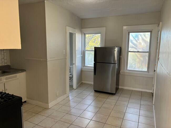 Photo - 439-441 Rivet St Unit 2E