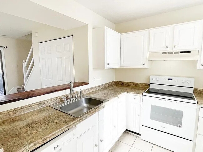 Photo - 1444 Tenbury Dr