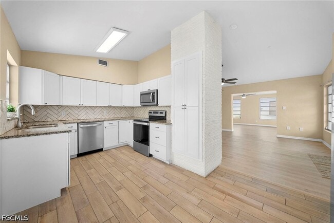275 Lakeview Dr