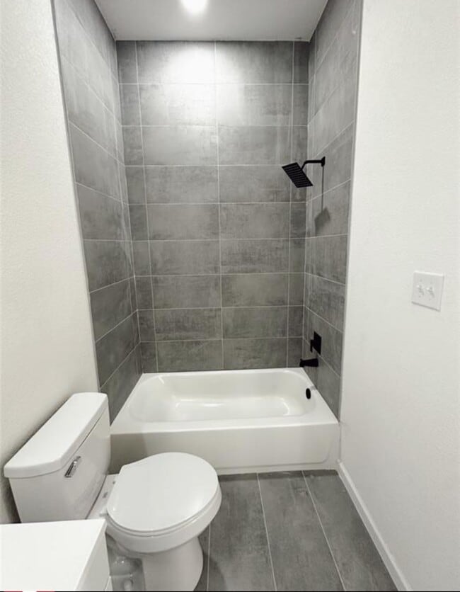 Building Photo - 318 Tennessee St Unit B Rental