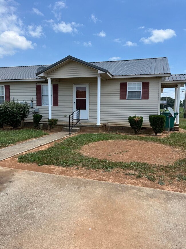 2 bedroom 1 bath duplex Rental House Rental in Decherd, TN