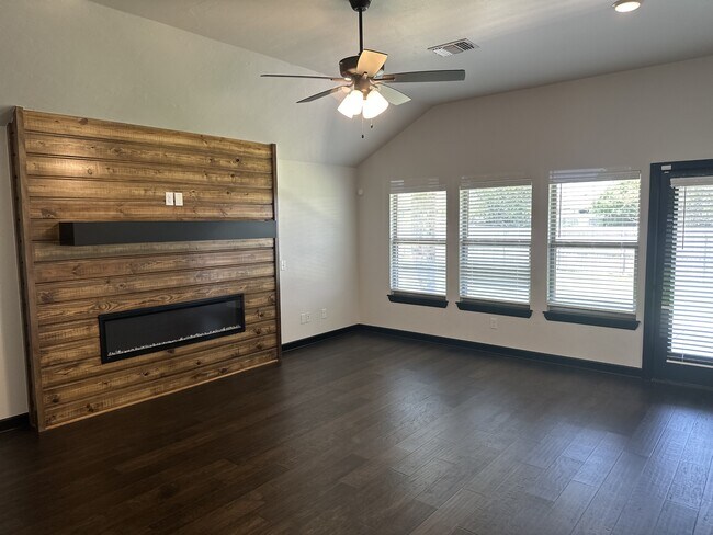 Photo - 2229 Roca Dr
