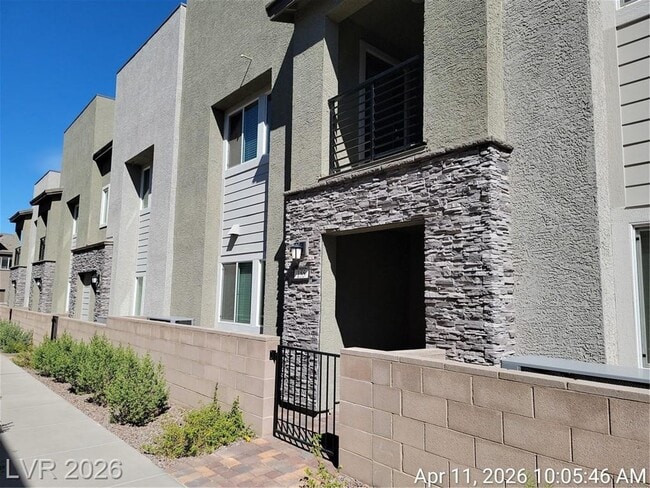 Photo - Spacious Henderson Townhome with Balconies and Resort Amenities