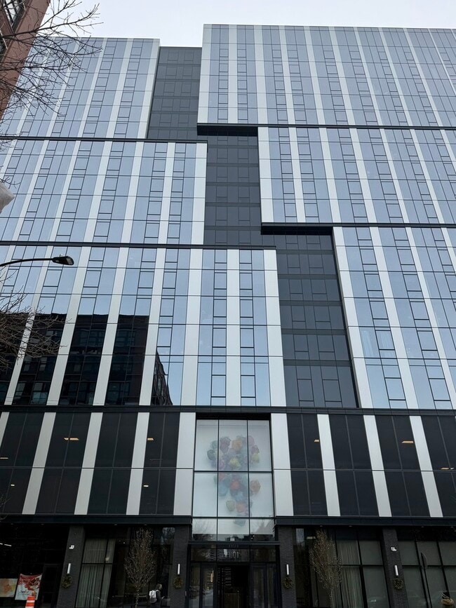 Building Photo - 1101 W Van Buren St