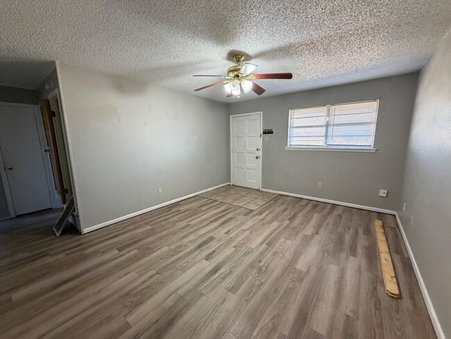 Photo - 7206 Avenue W