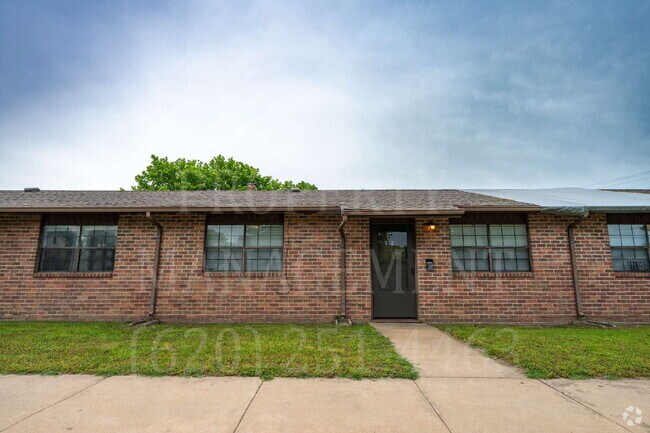 Building Photo - Charming 2-Bedroom Apartment Unit 2