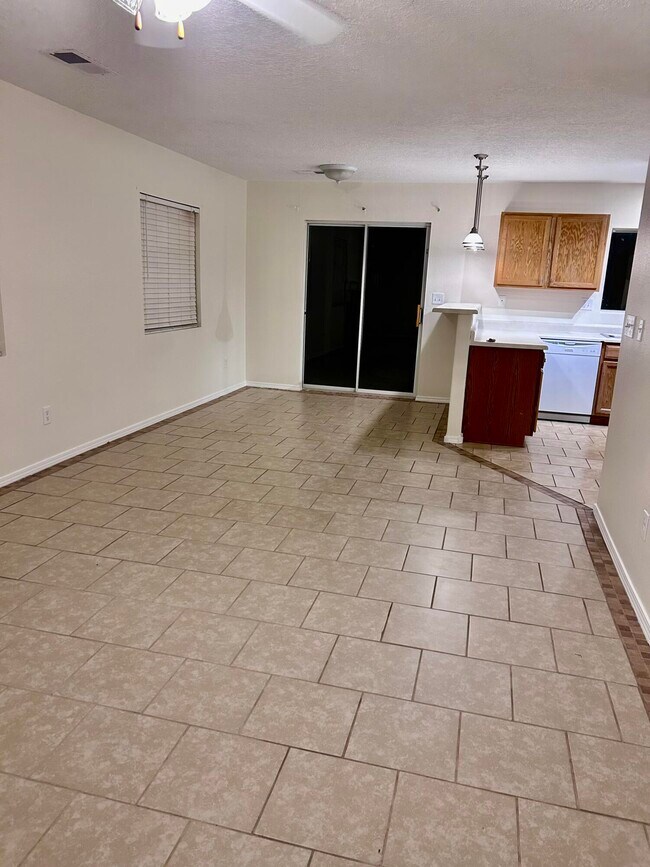 6137 Vaughn Dr NE