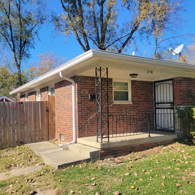 Building Photo - Eastside 2 Bedroom