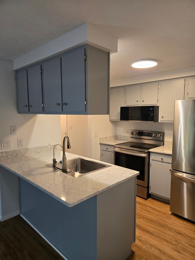 Building Photo - 4251 Mitchell Creek Dr Unit #C6