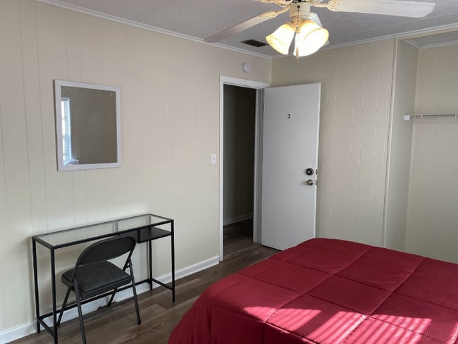 Photo - 300 Colony Dr