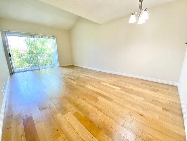 Building Photo - 957 S Gramercy Pl Unit 203 Rental