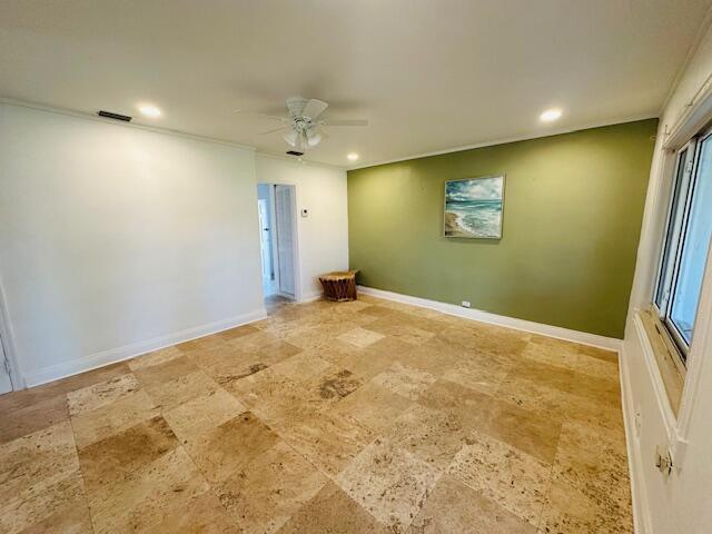 Photo - 640 Oak St