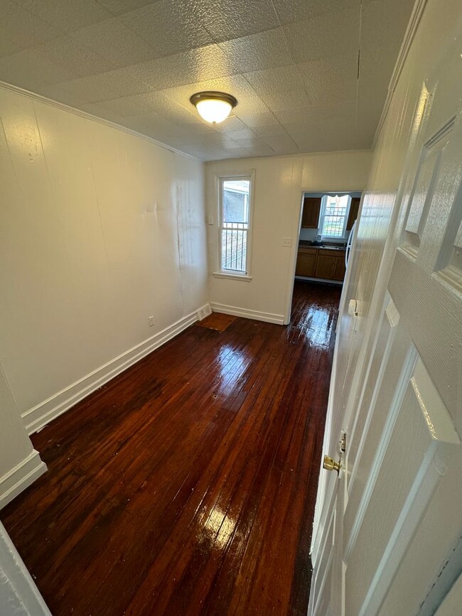 Photo - Cozy 2 bedroom house with parking- York SD
