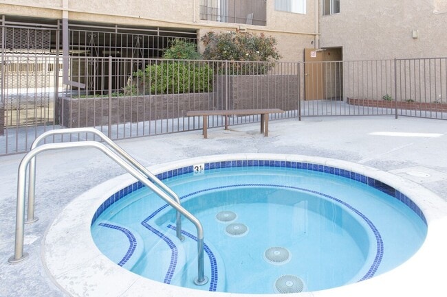 Welcome to Sherman West Apartments !!!