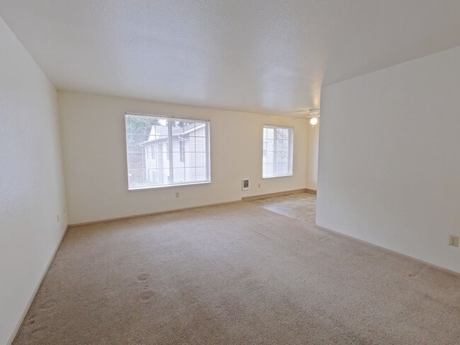 Photo - WINTER SPECIAL ~ $735 OFF FIRST MONTH RENT Unit 345 SE Lilly #C