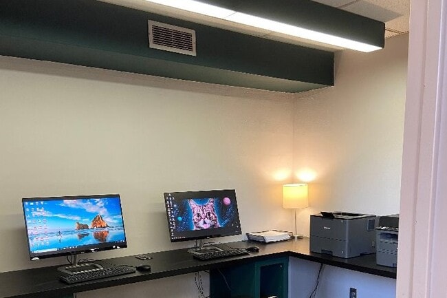 Photo - Campus Square