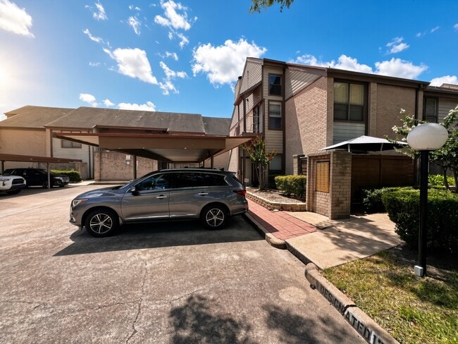 Building Photo - 8359 Sands Point Dr Unit 218