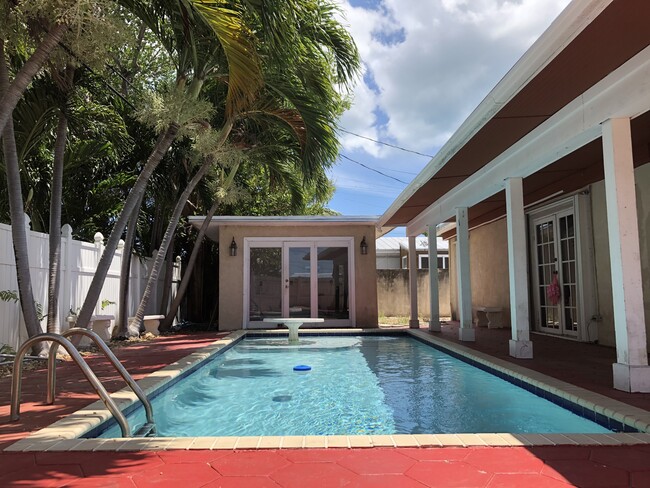 Photo - 909 17th Ter