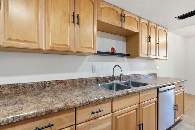 Photo - 1017 E Redfield Rd