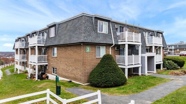 Building Photo - 145 Essex Ave Unit 309