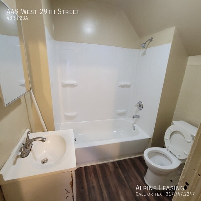 449 W 29th St