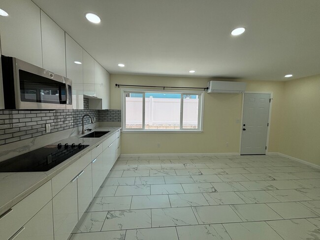 Photo - 1674 Kino St Unit Back 3 Bedroom