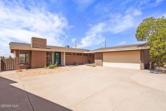 Building Photo - 5825 Parkmont Pl