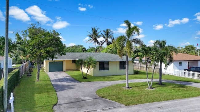 Building Photo - 2022 Collier Ave