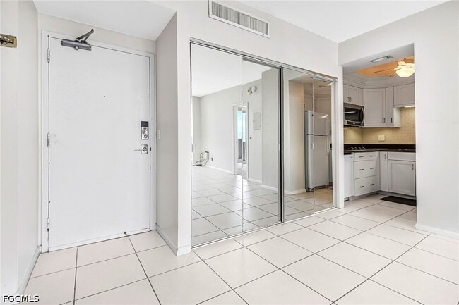 Photo - 140 Seaview Ct Unit 1504