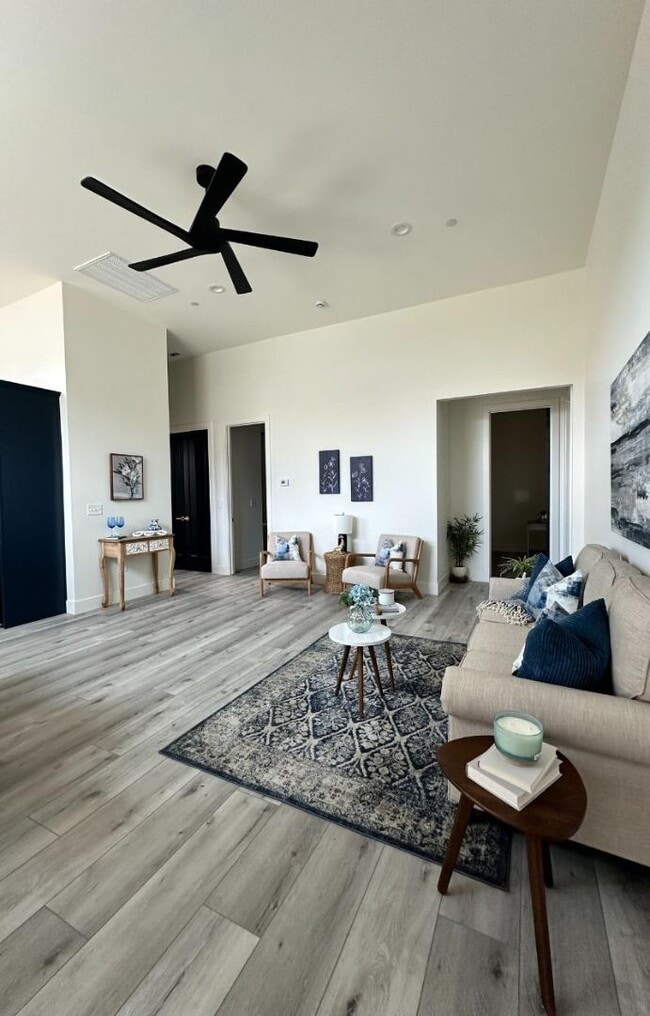 Photo - 309 W Roseburg Ave