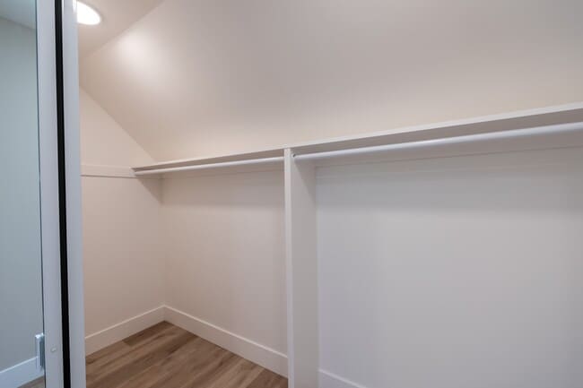 Photo - 933 University Ave