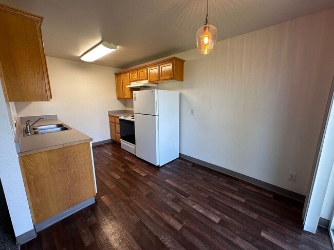 Photo - 460-462 Ecols St S Unit 460 Ecols St S
