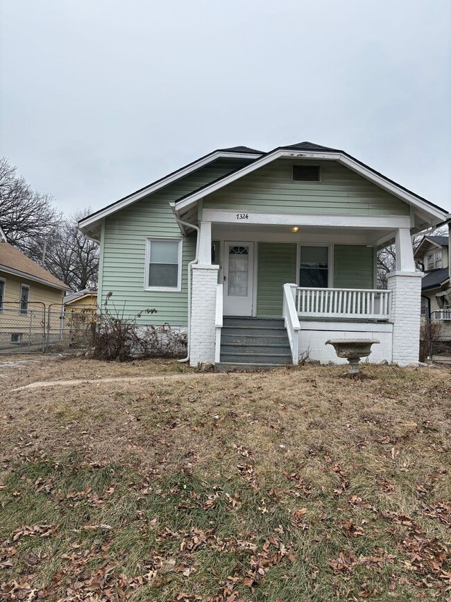 Two bedroom house! BLUE DISTRICT! KANSAS C... - Two bedroom house! BLUE DISTRICT! KANSAS C...