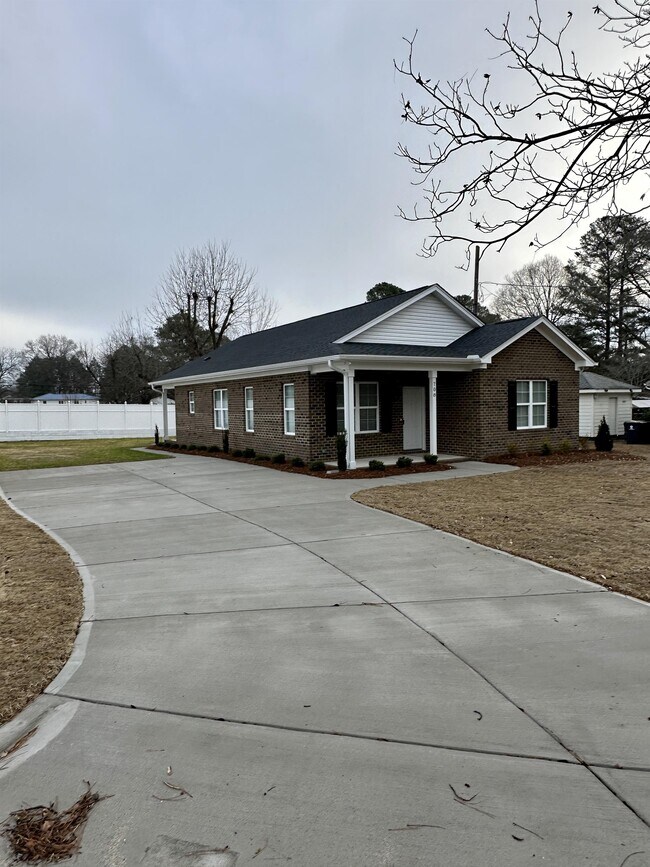 Photo - 708 W Parrish Dr