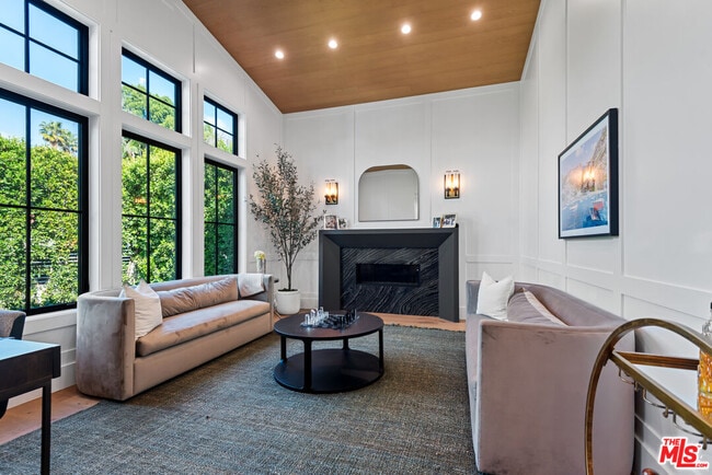 Photo - 16712 Addison St