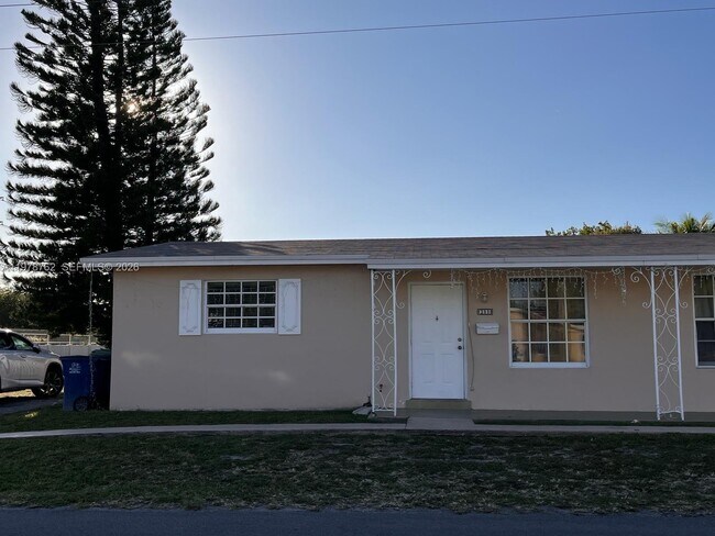 Building Photo - 200 SW 11th St Unit 1-2