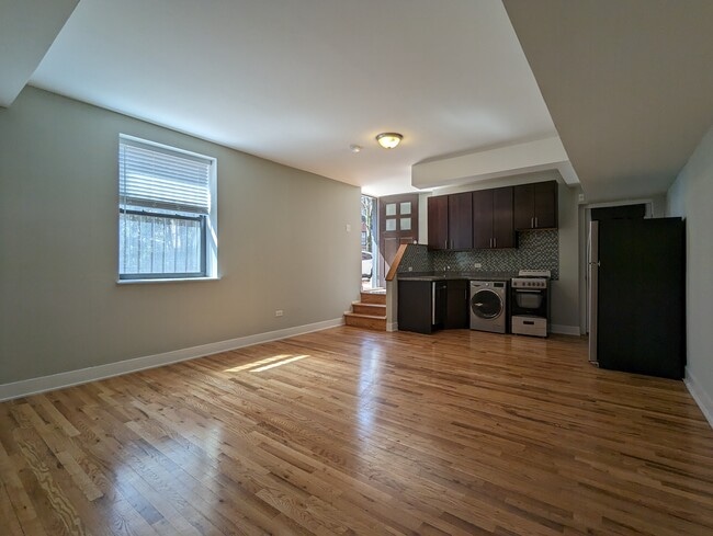 Building Photo - 910 W George St Rental