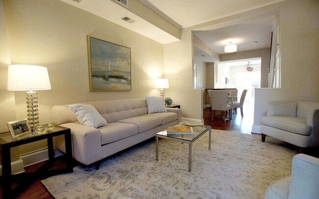 Photo - 307 9th St SE