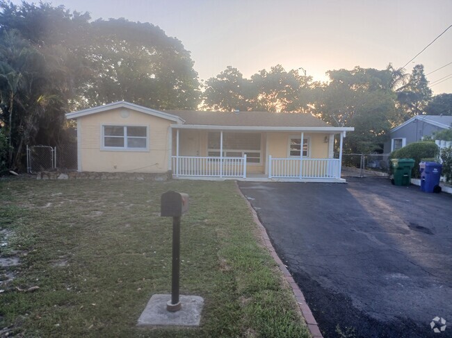 Building Photo - 2900 Sunshine Blvd Rental