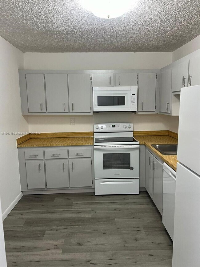 Photo - 1830 SW 81st Ave Unidad 4308 Rental