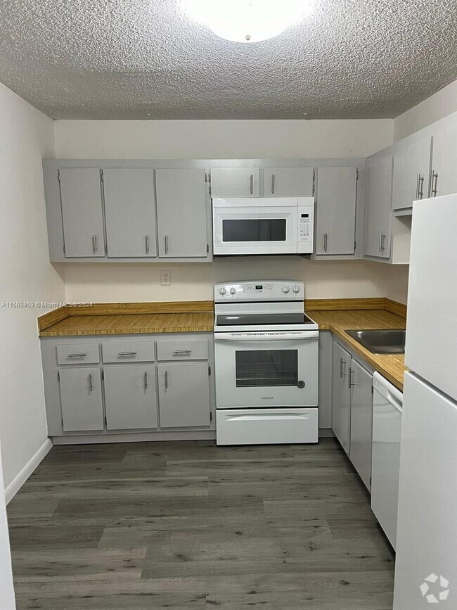 Building Photo - 1830 SW 81st Ave Unit 4308 Rental