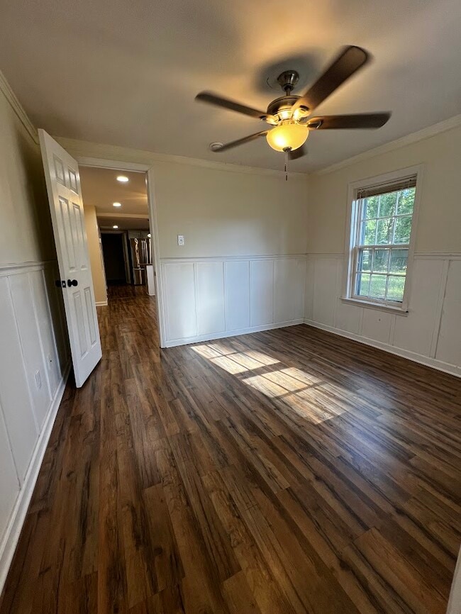 Photo - 215 S Skinner Ave