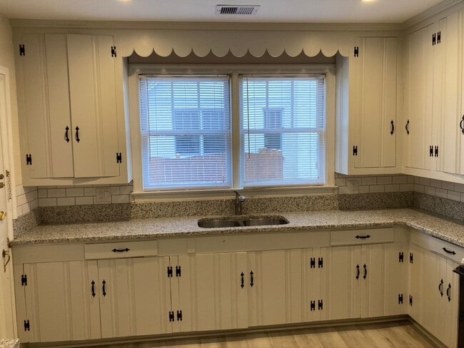 Photo - 2831 Burney Dr Unidad 2831