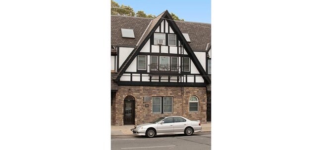 Photo - Fairfield Town Centre At Hewlett