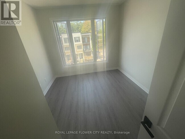 Photo - 25 Isherwood Ave