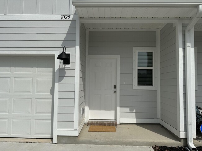 Photo - 1025 McLaren Cir