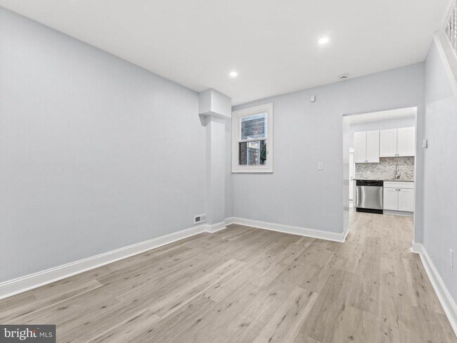 Photo - 1839 E Clementine St